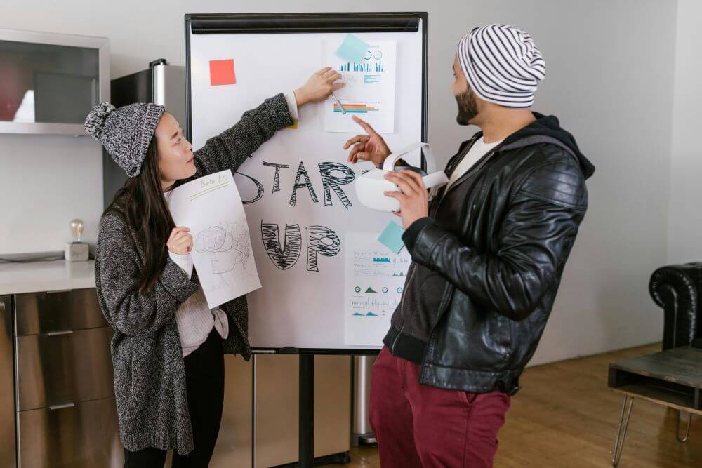 Commercial Display Solutions for Startups: Choosing the Right Technology Stack