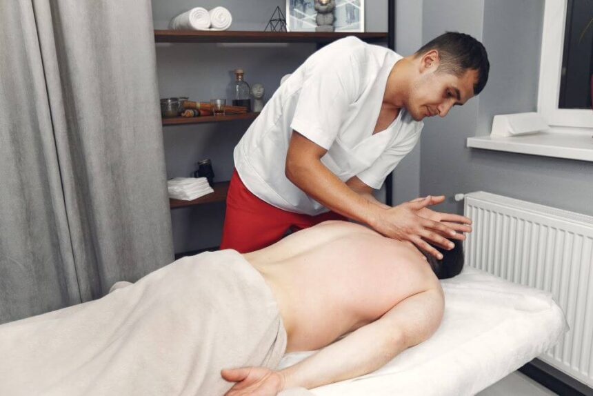 How to Manage Sciatica Symptoms Through Professional Massage