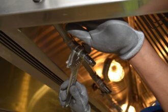 Emergency Plumber vs Standard Plumber: Which Is Right for Your Urgent Needs?