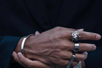 Why Men's Titanium Rings Make Them Ideal for Daily Wear
