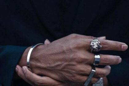 Why Men's Titanium Rings Make Them Ideal for Daily Wear