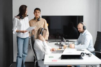 How to Bridge the Communication Gap Between Field Workers and Headquarters?