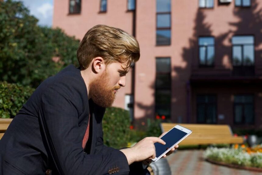 Why Hyper-Local Mobile Search is the New Frontier for Brick-and-Mortar Businesses